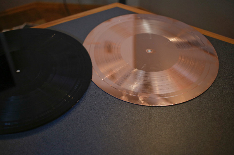 File:XVINYLX LACQUER AND DMM PLATE.jpg